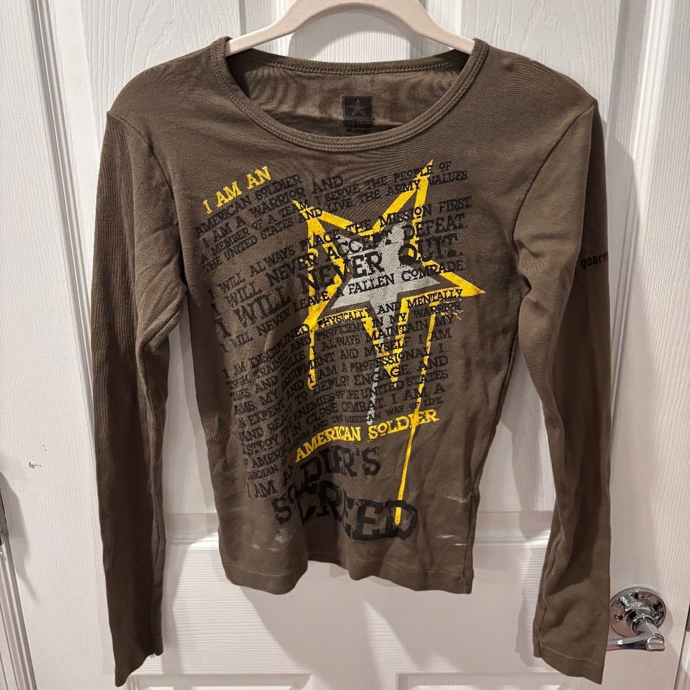U.S. Army Women's Logo American Soldier Long Sleeve Green Tee Size S